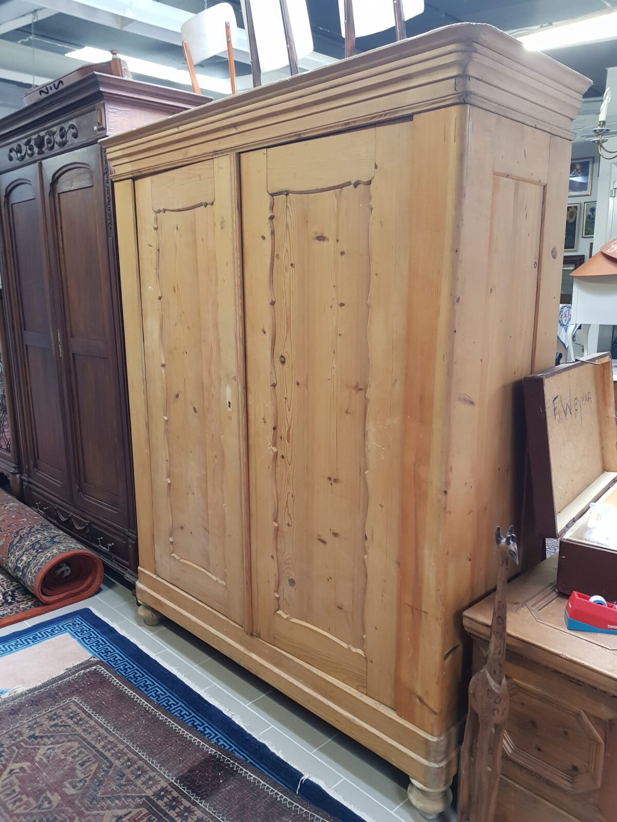 Weichholzschrank 14)