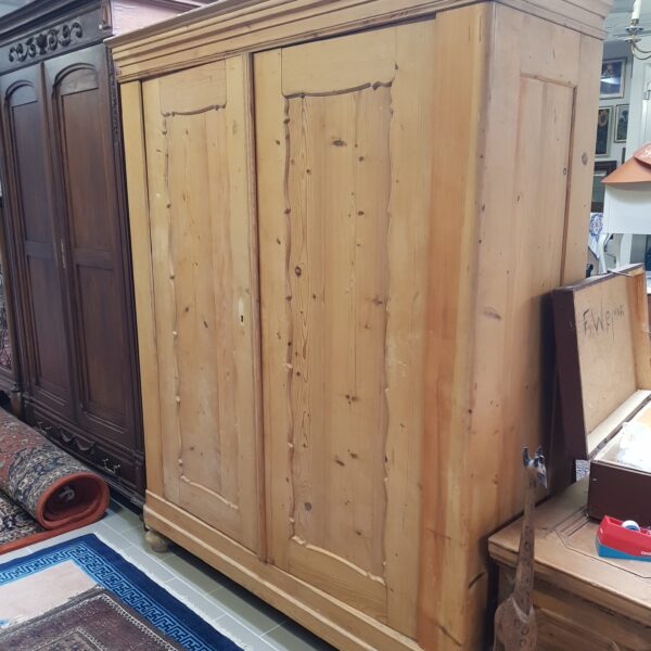 Weichholzschrank 14)