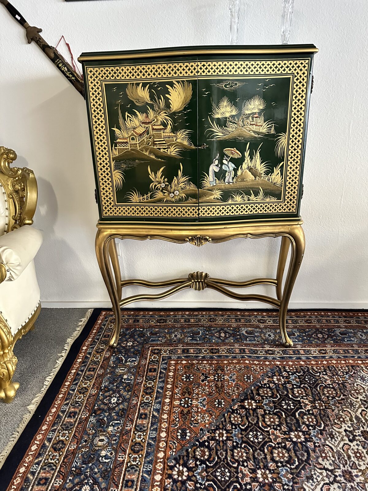 Chinesischer Schrank