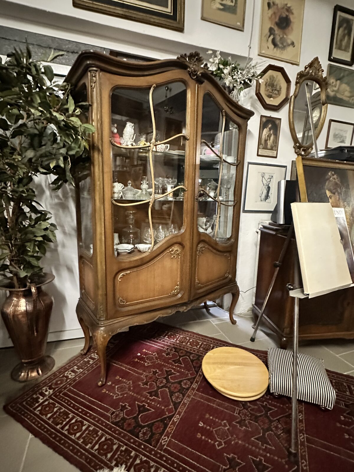 chippendale Vitrine