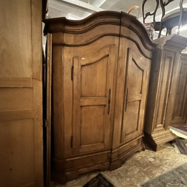Stilvoller Schrank 18)