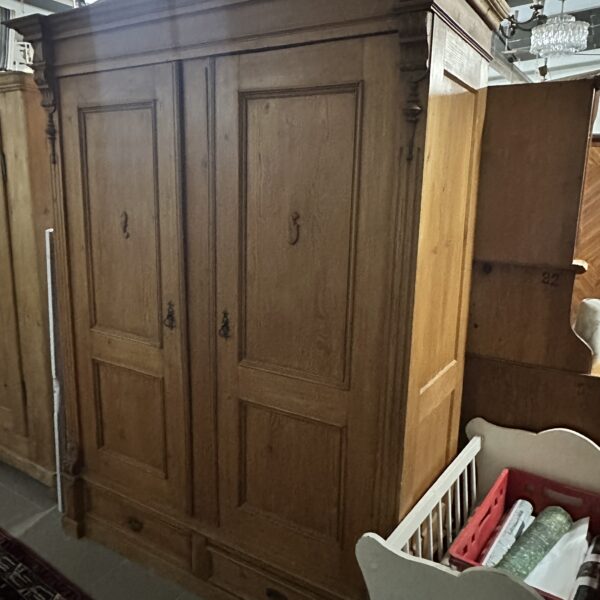 Weichholzschrank