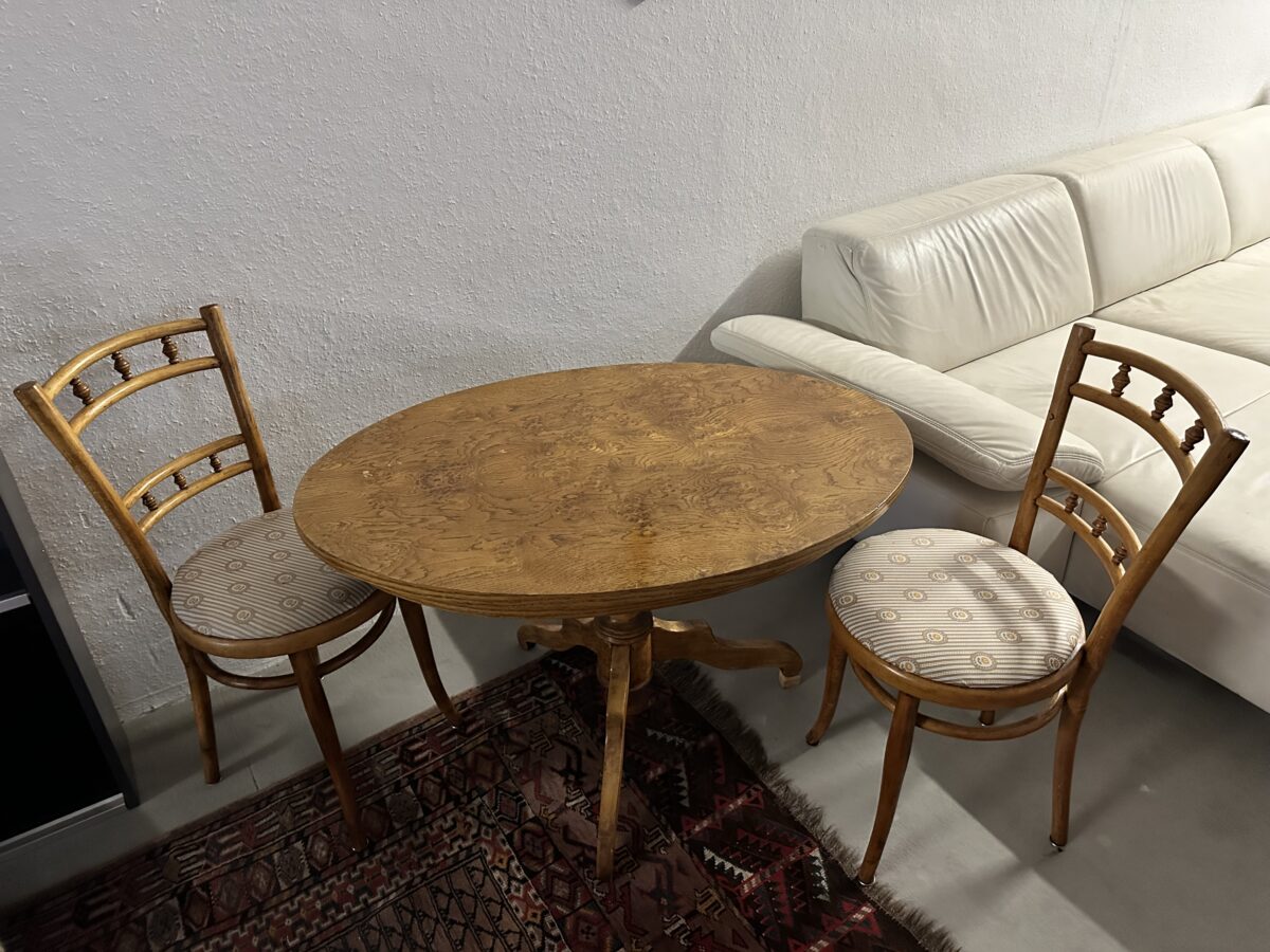 Tisch 2 X Stühle Nussbaum