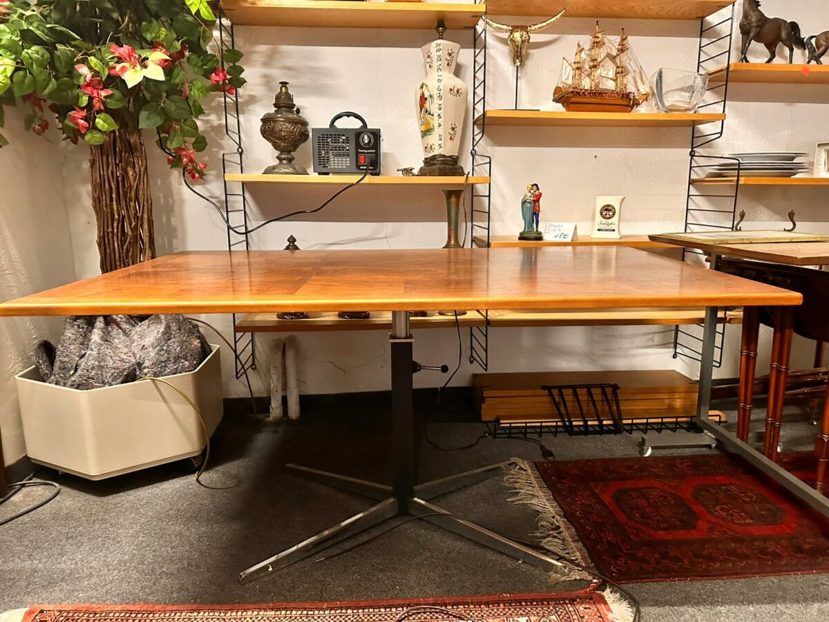 Tisch 80er