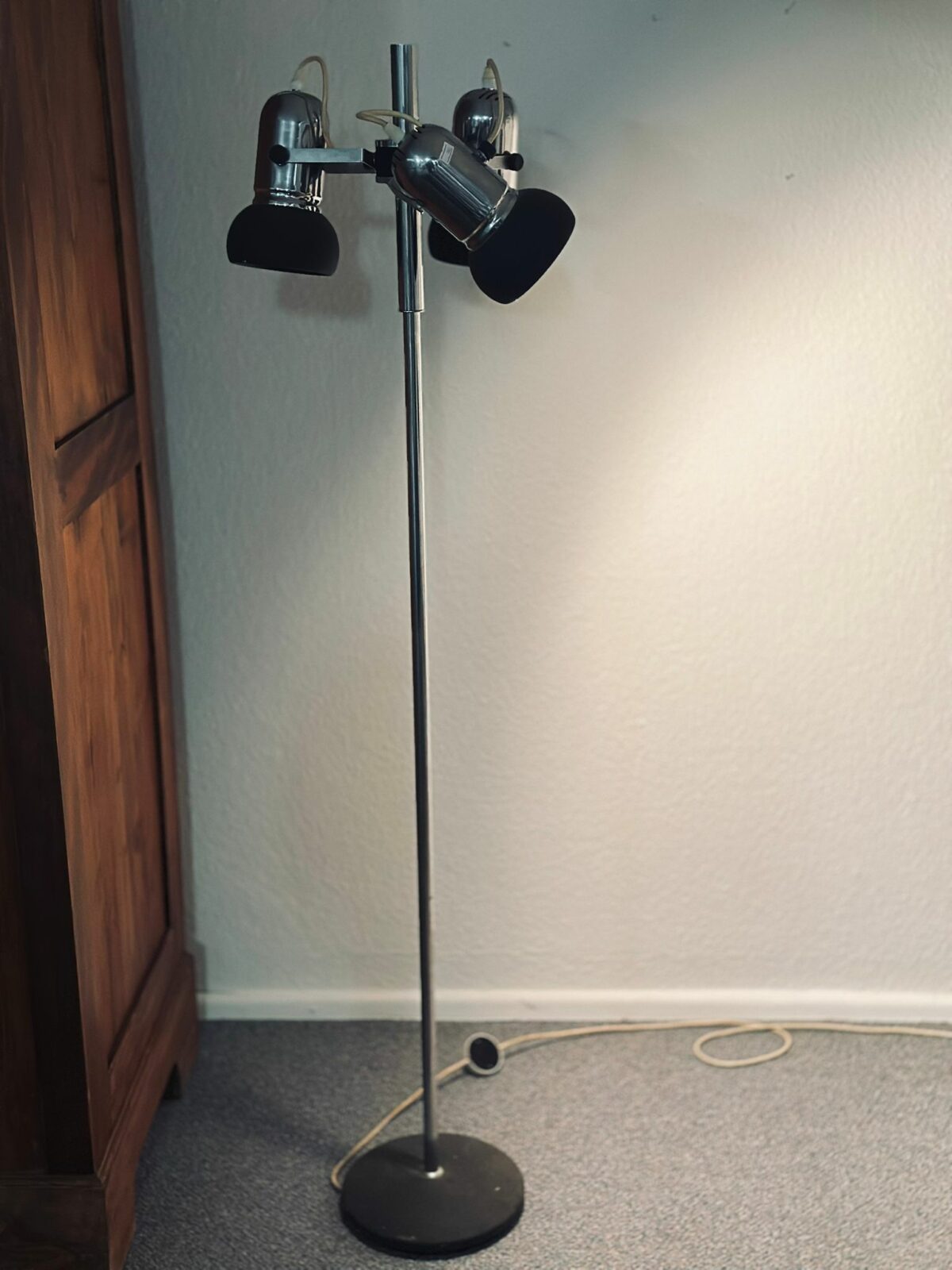 Stehlampe 46)