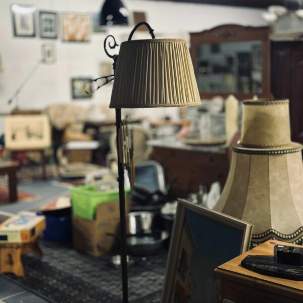 Stehlampe 13)