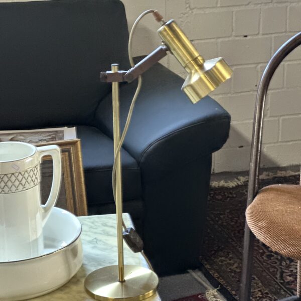 lampe 44 )