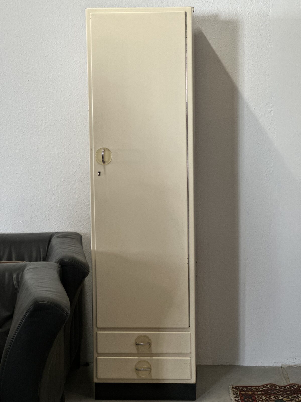Schrank 32)