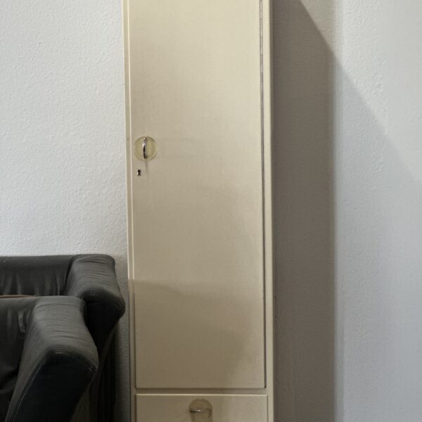 Schrank 32)
