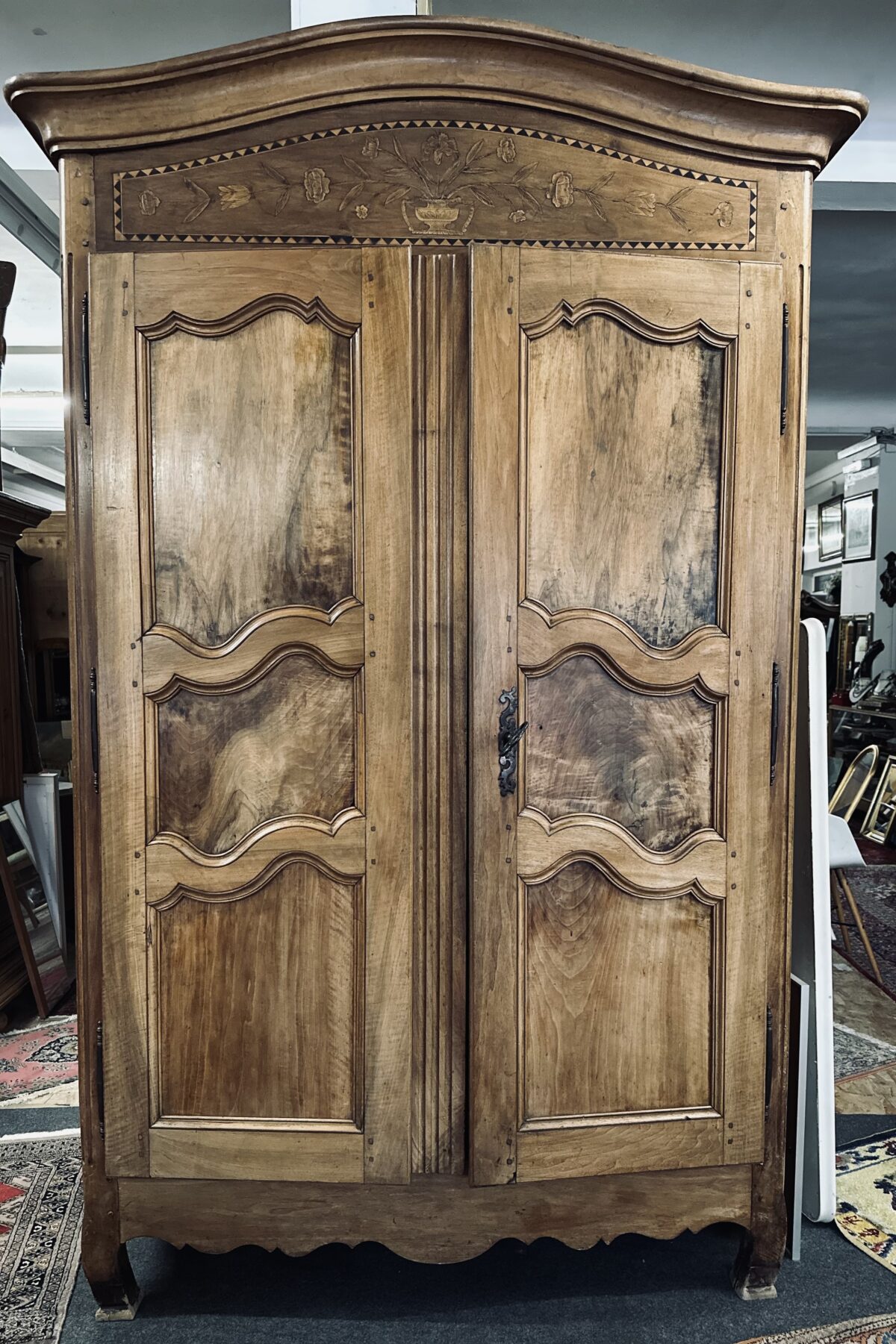 Facetenschrank